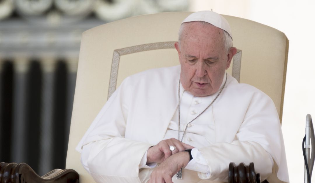 Oración dominical del Ángelus: Papa Francisco fue auxiliado por bomberos tras quedar atrapado en ascensor