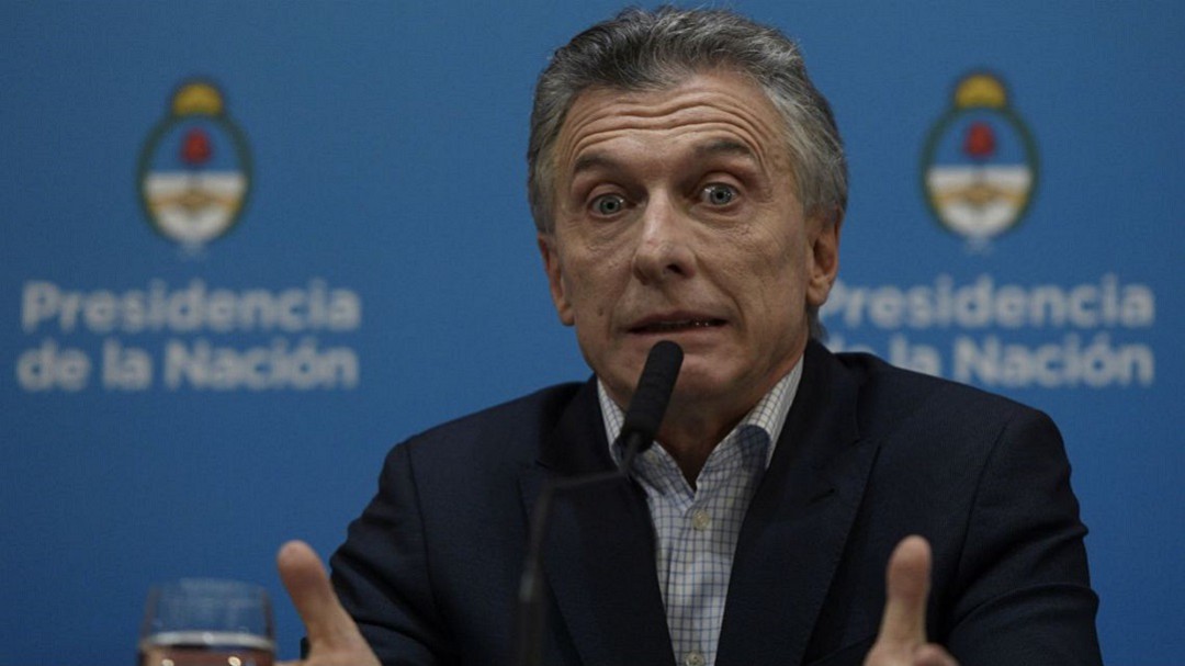 Argentina restringe compra de dólares para recuperar estabilidad económica