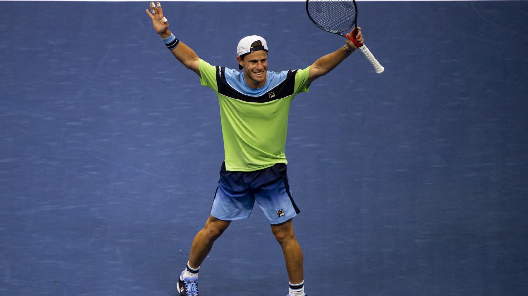 Schwartzman sorprende a Zverev y espera por Nadal