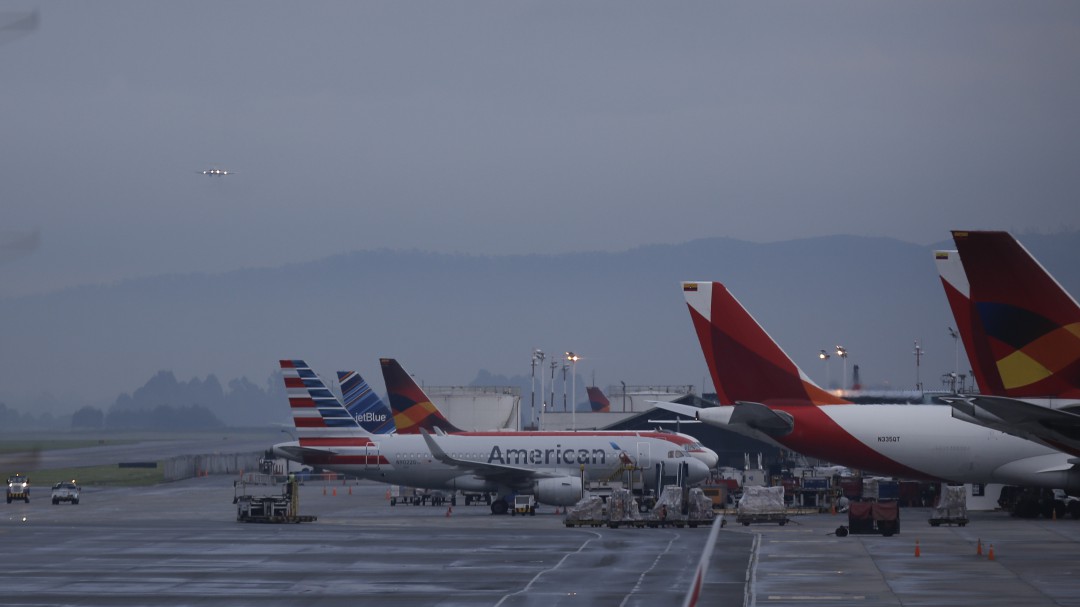 Aerocivil ordena extremar seguridad en aeropuertos ante anuncios de rearme