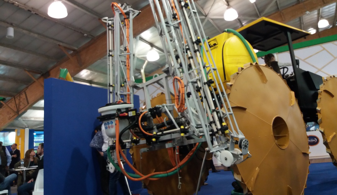 Moderno tractor presentado en Expo Agrofuturo 2018