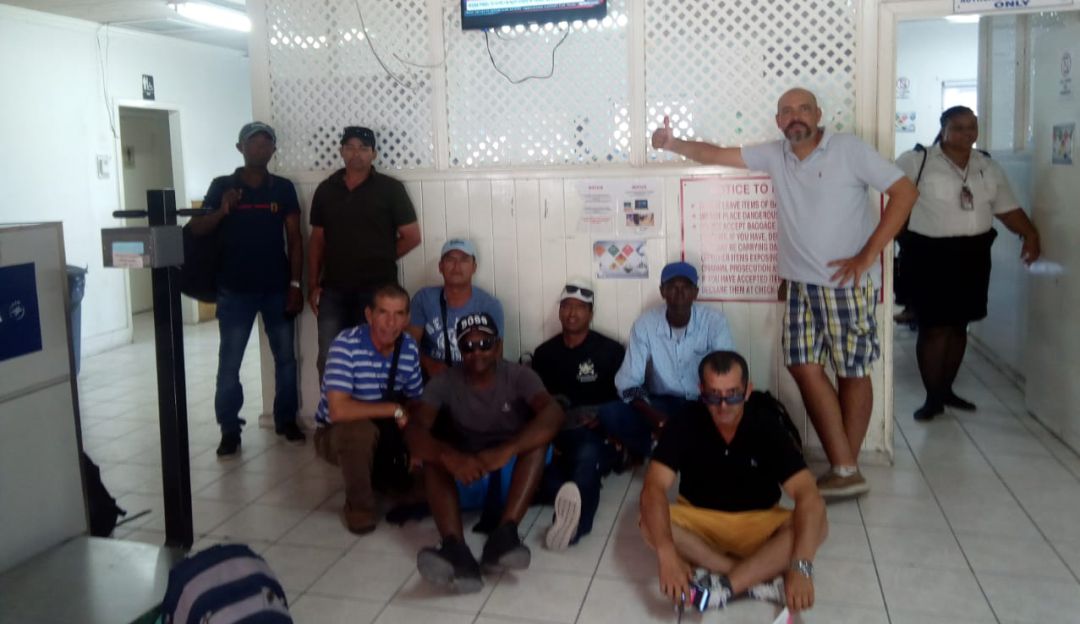 En el aeropuerto de Eleuthera - Bahamas