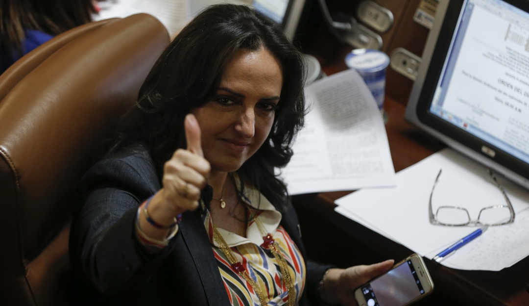 María Fernanda Cabal porte de armas: ¡La última de Cabal! Defiende porte legal de armas