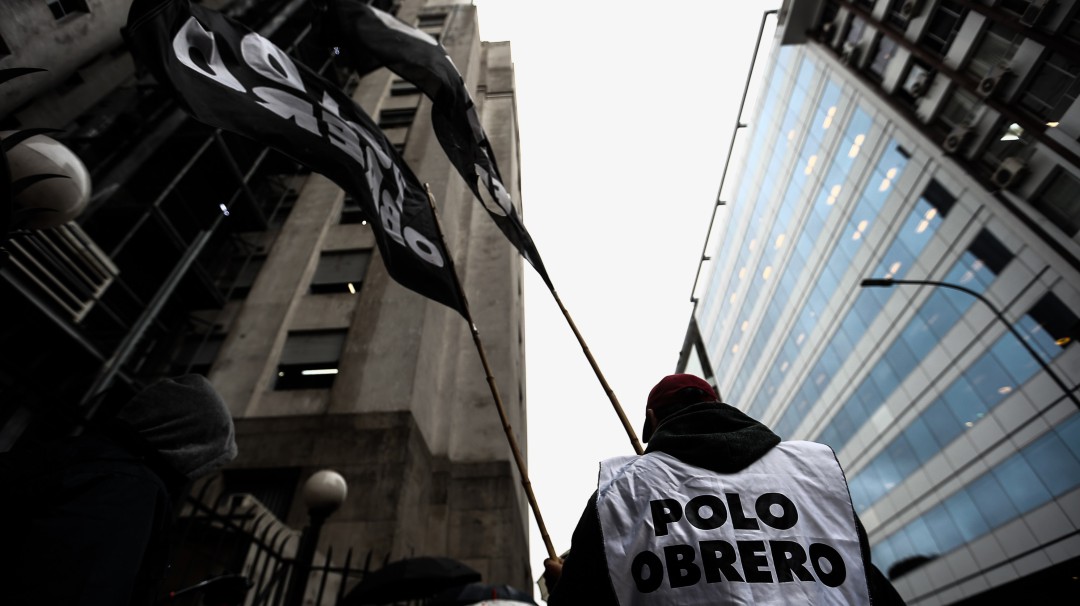 Huelga de funcionarios en Argentina por agravamiento de la crisis