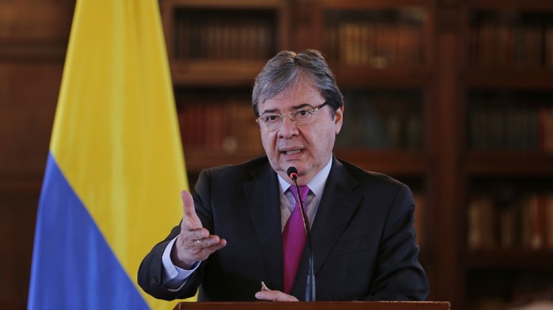 MinDefensa sobre Pacho Santos: La opinión del presidente es la que importa