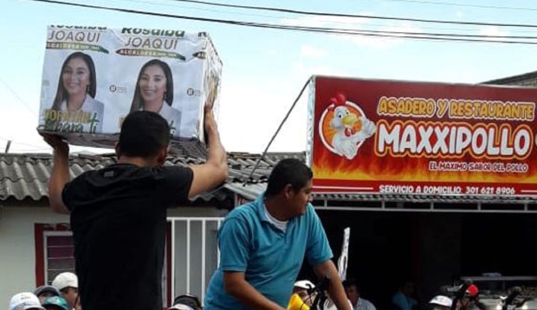 Candidata a alcaldía reparte regalos con publicidad política: Campaña de Rosalba Joaquí repartió regalos en varios sectores de Popayán