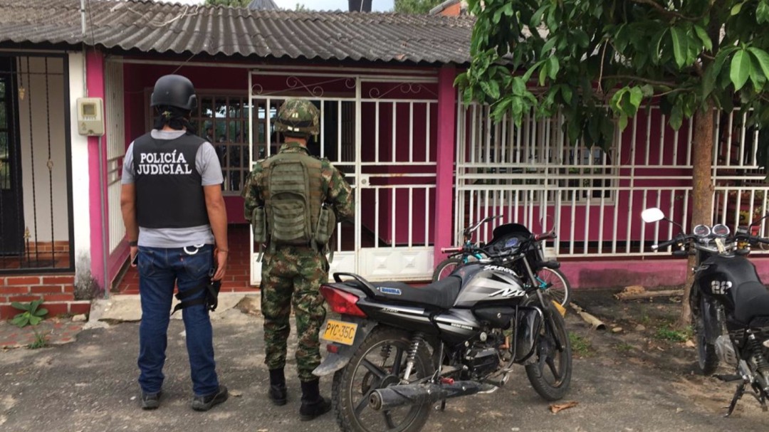 Secuestran escolta y roban vehículo de esquema de político en Saravena