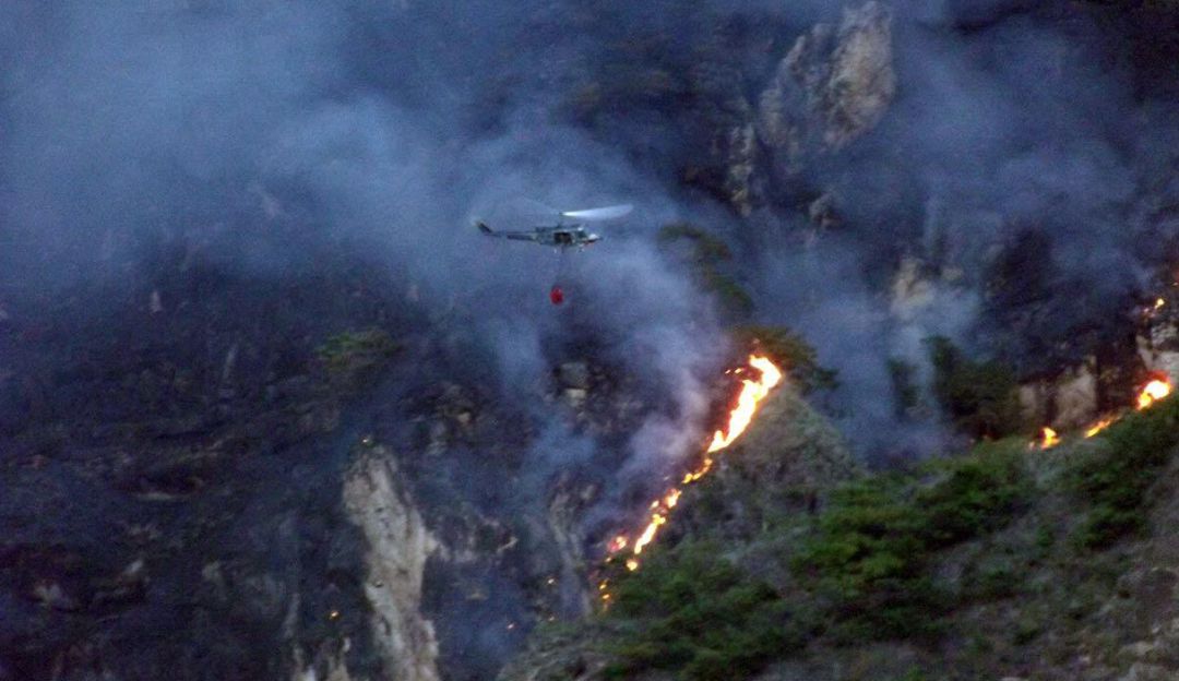 Incontrolables incendios Tolima Cundinamarca: Incendios forestales siguen consumiendo vegetación en el Tolima