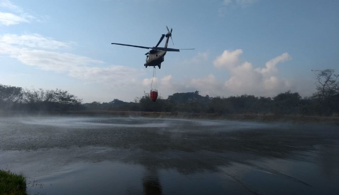 El Sistema Bambi ha realizado 200 descargas de agua para apagar incendios: Más de 104 mil galones de agua ha utilizado la FAC para apagar incendios