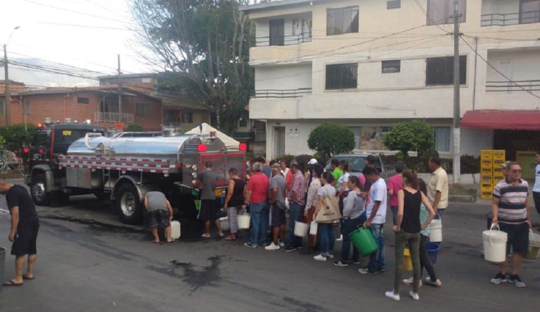 Hogares sin agua por daño en tuberìa Medellìn: 17 mil hogares permanecen sin agua en Medellín