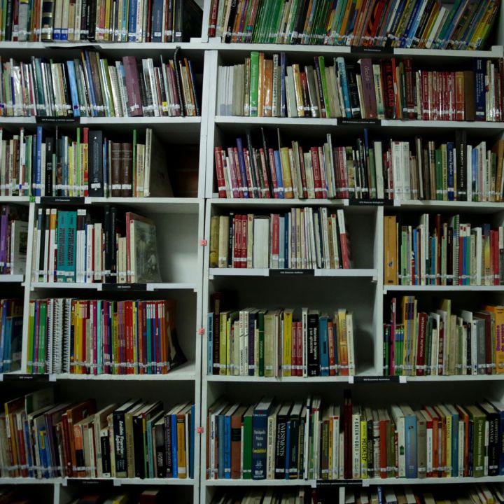 Caracol lidera la primera campaña de donación de libros en el Eje Cafetero