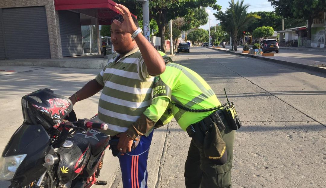 100 policías vigilan vías de Santa Marta durante el Día de Amor y Amistad