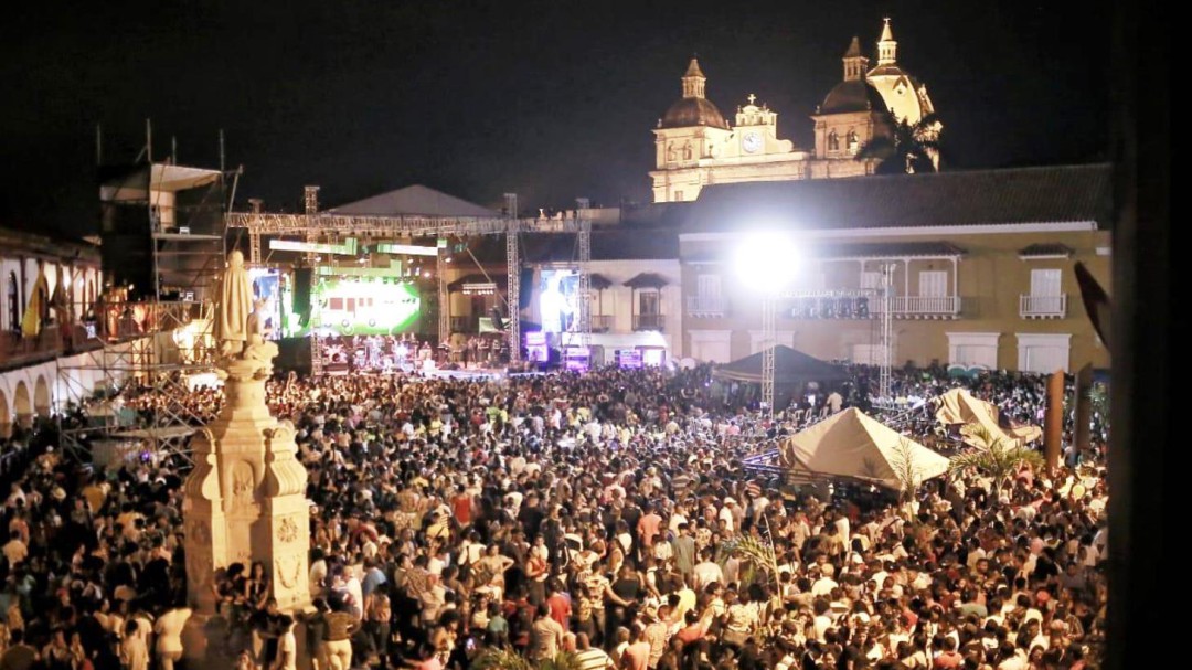 Lleno total en la Plaza de la Aduana ¡Ya resuena Noviembre!