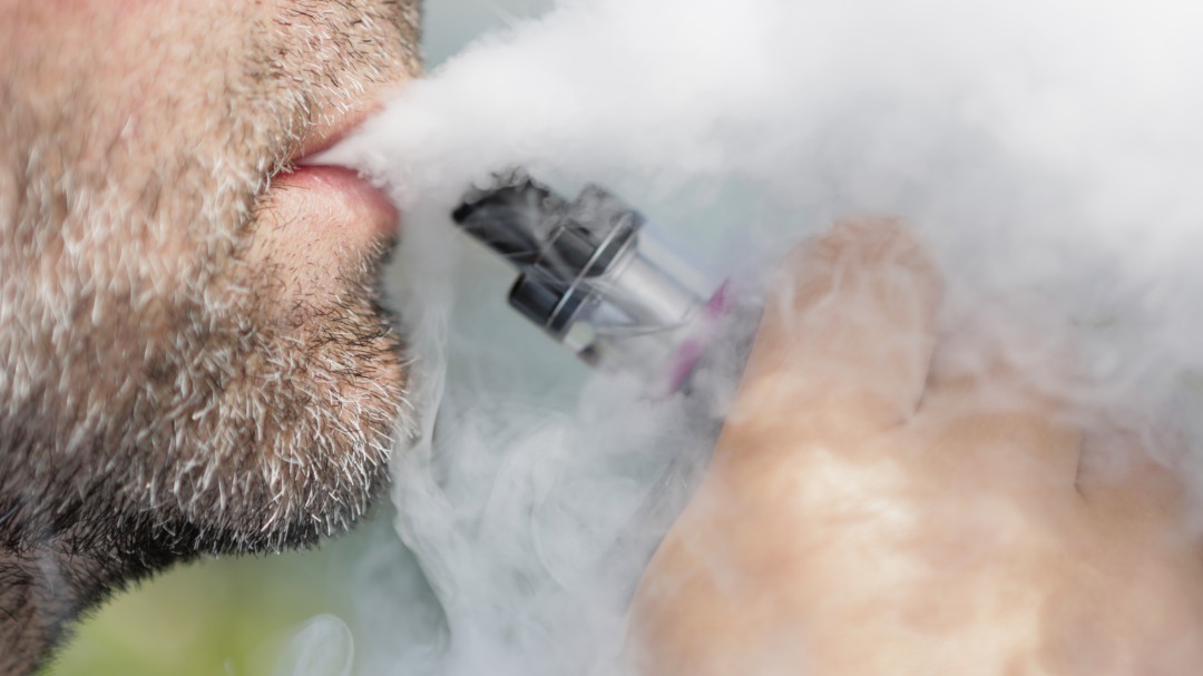 Nueva York prohíbe la venta de cigarrillos electrónicos con sabor