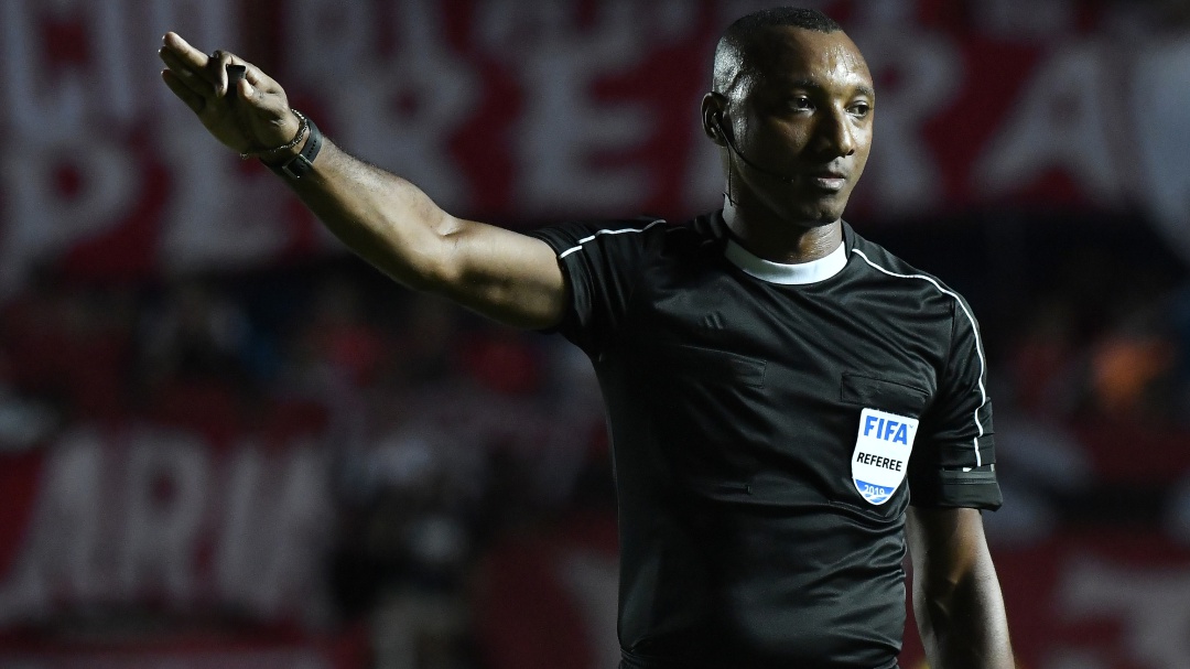 ¿Por qué sacaron a Gustavo Murillo del panel de árbitros FIFA?