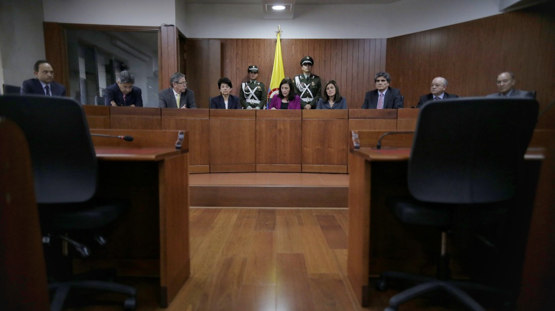 Tumban cancelación de pase por 25 años a conductores de transporte ilegal