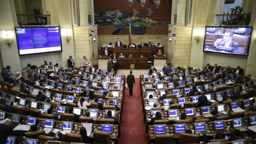 Más inconsistencias en las hojas de vida de congresistas