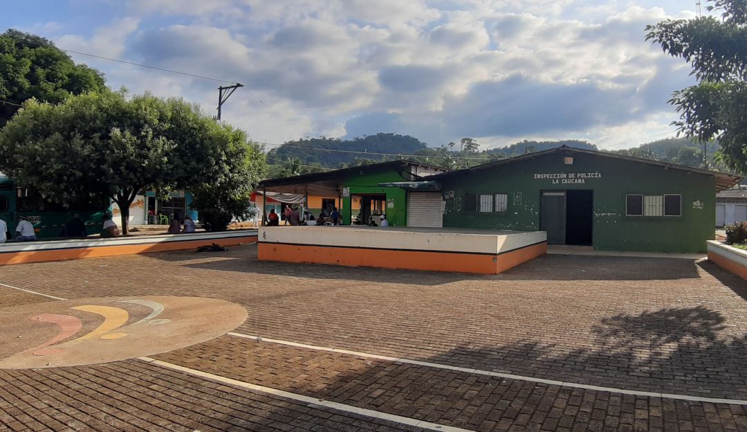 Bandas criminales, bajo Cauca, corregimiento La Caucana: Criminales obligaron a cerrar el comercio en La Caucana, Tarazá