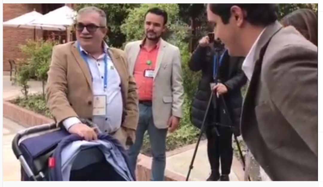 Abrazo hijo de Timockenko y 'Jorge 40': 'Timochenko' e hijo de 'Jorge 40' se abrazaron por la paz