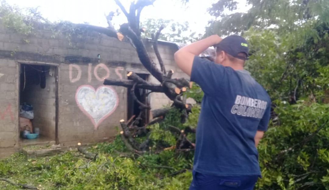 Por fuerte aguacero se desborda el río Sevilla en la Zona Bananera