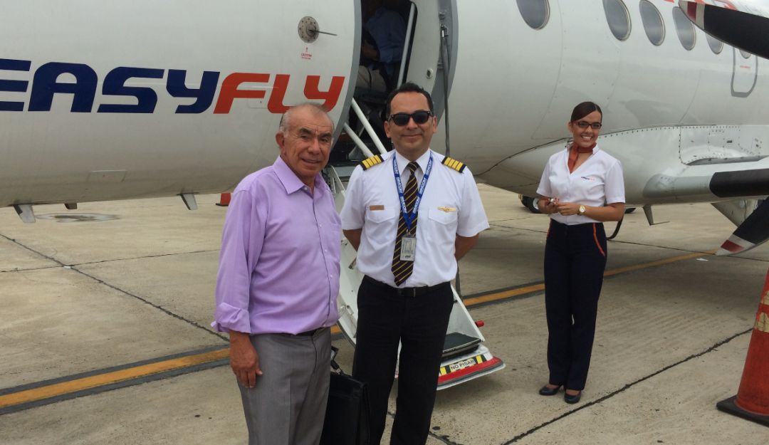 Alfonso Ávila (izq), presidente de Easyfly