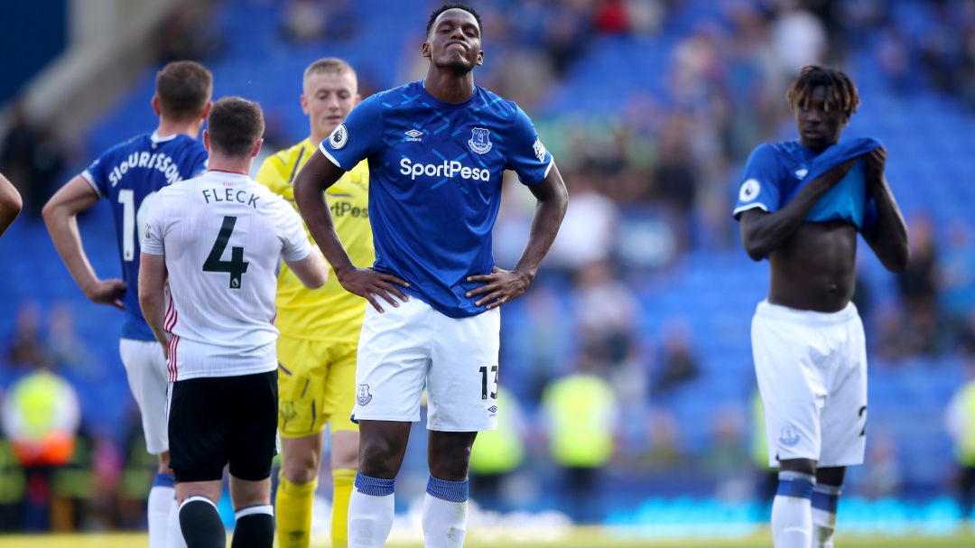 Mina marcó un autogol en la derrota del Everton