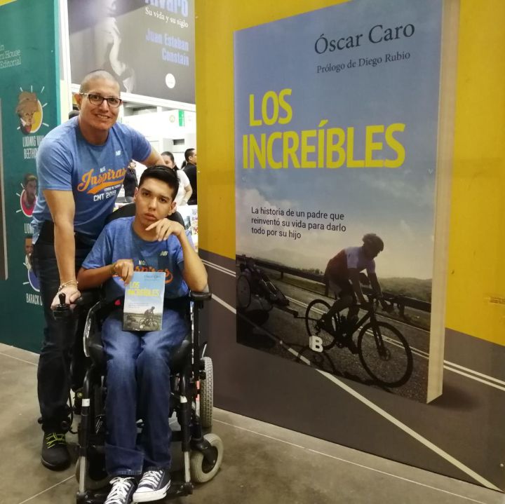 Un padre y su hijo con parálisis, dos atletas que lanzan libro en Libraq