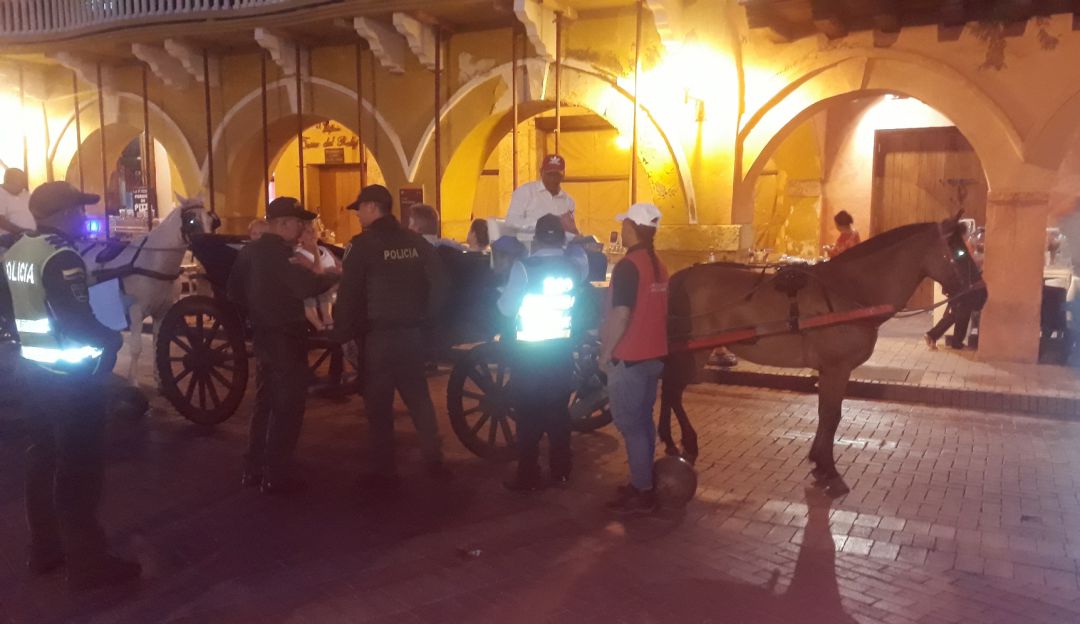 Niños pidiendo dinero horas madrugada Cartagena: En Cartagena, encuentran a 4 niños pidiendo dinero en la madrugada
