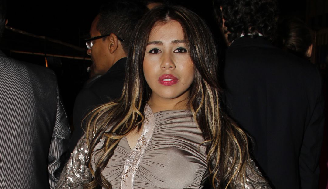 Desnudo de Yina Calderon: ¡Amor y amistad candente! Yina Calderon y su novio se desnudan en la playa