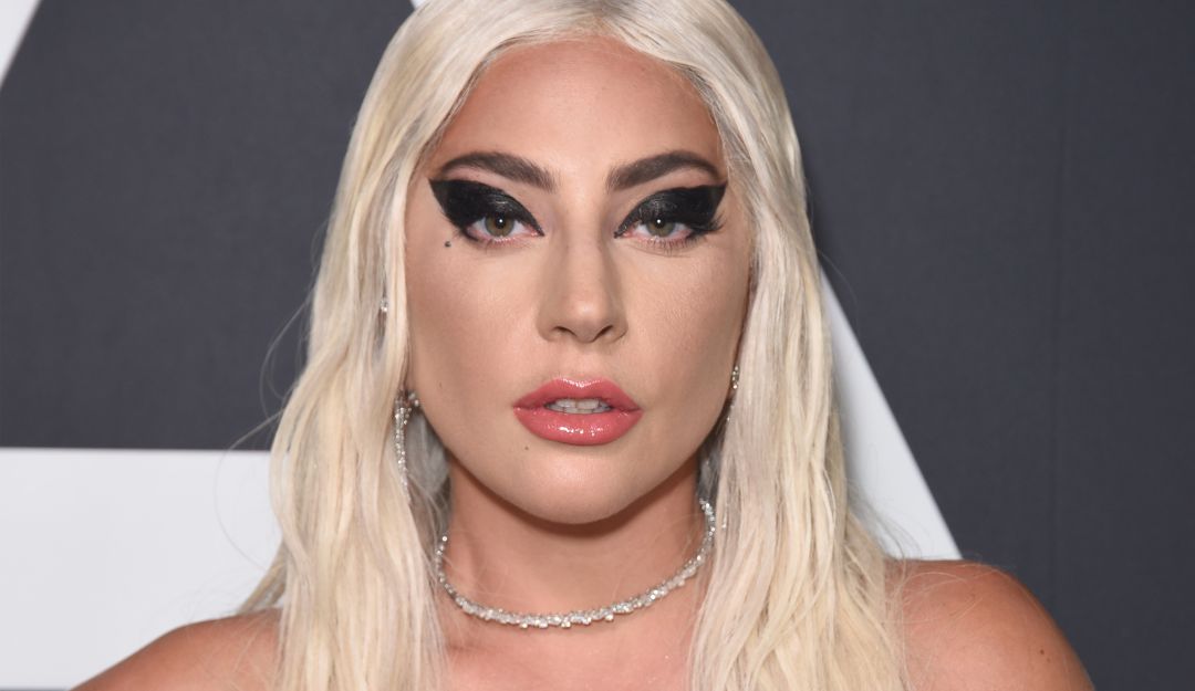 Caída de Lady Gaga: Video: La inesperada caída de Lady Gaga al subirse a un auto