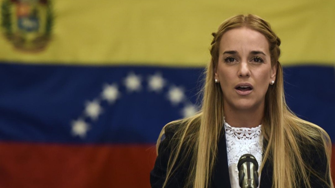 Lilian Tintori dijo que paramilitares ayudan a entregar ayudas humanitarias