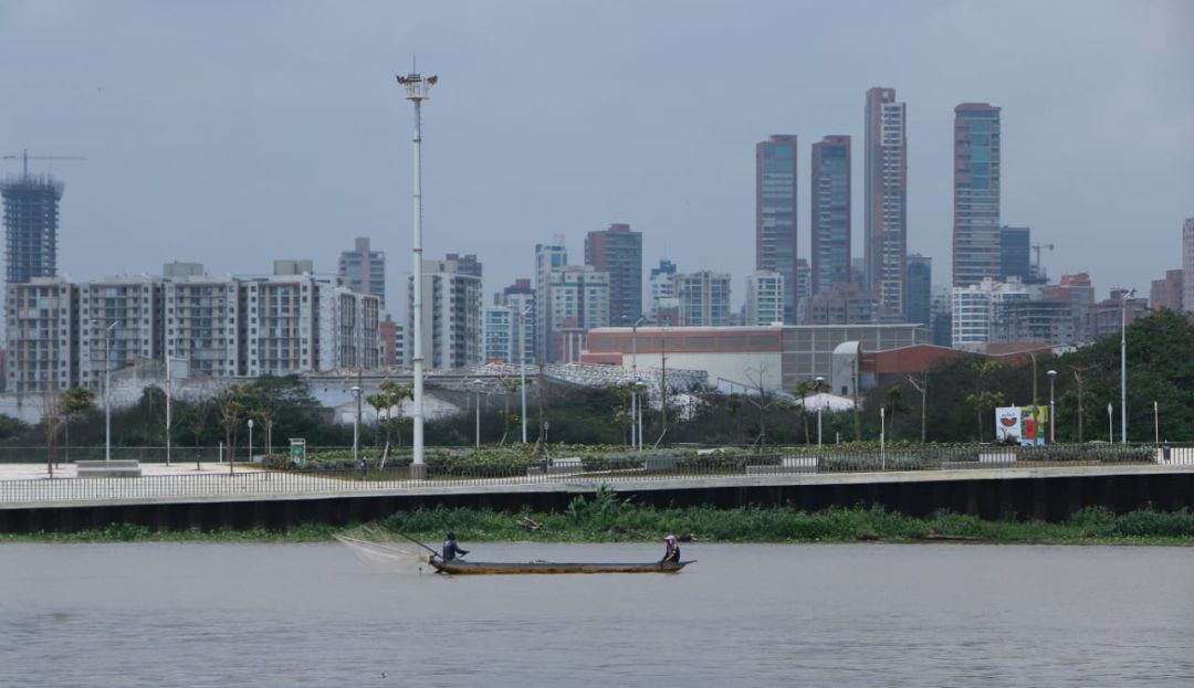 Panorámica de Barranquilla desde el río Magdalena
