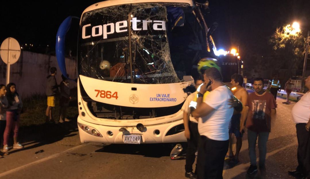BUCARAMANGA ACCIDENTE COPETRÁN CHOQUE CAMIÓN VÍA LEBRIJA: Tres heridos dejó choque en la vía Lebrija
