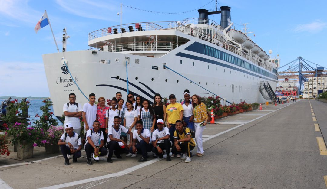 Niños en cruceros: Colegios "Amigos del Turismo" visitaron terminal de cruceros en Cartagena