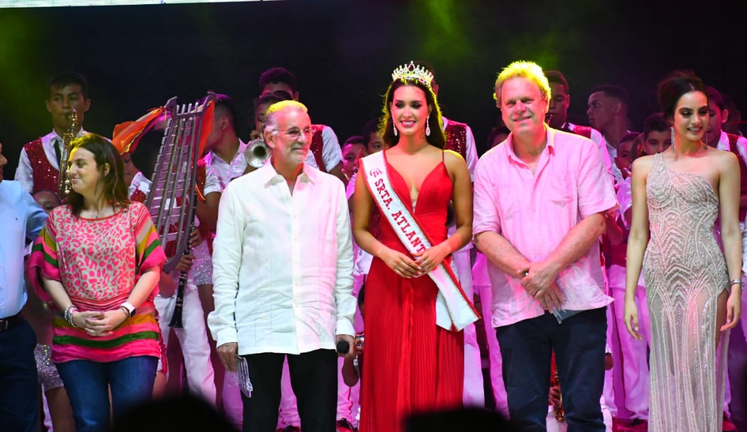Claudette Abuchaibe: En Malambo, la señorita Atlántico Claudette Abuchaibe, recibió su corona