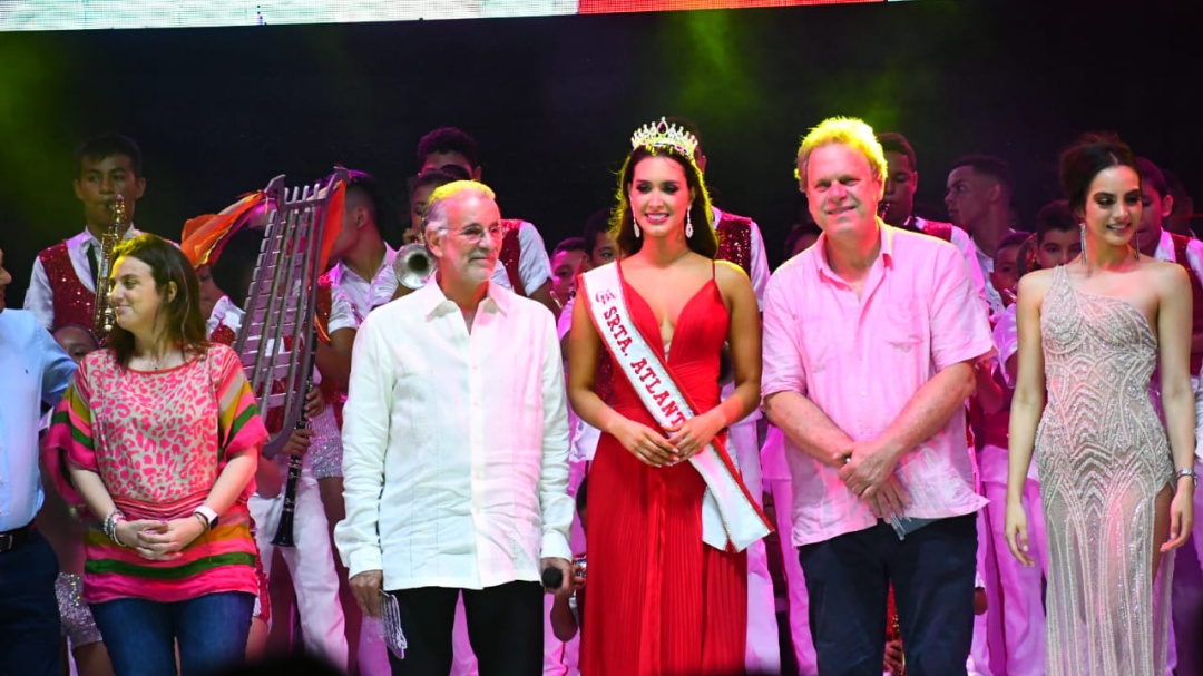 En Malambo, la señorita Atlántico Claudette Abuchaibe, recibió su corona