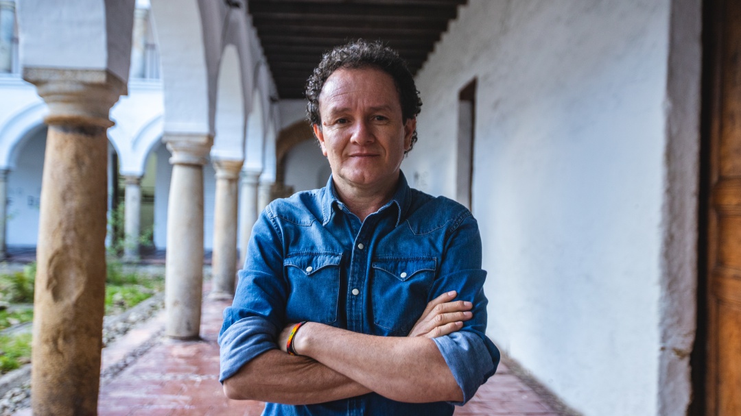 Jesús Abad: "Debemos investigar todo esto que oculta el ruido de la guerra"