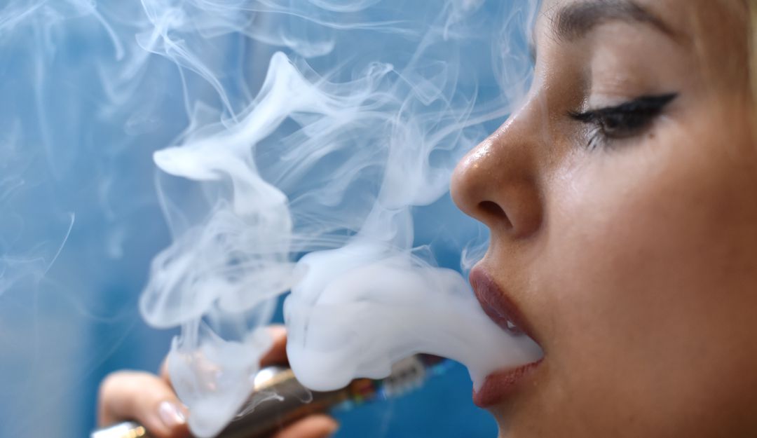 Vapeadores dañinos para la salud: ¡Alerta vapeador! 16% de los jóvenes en Colombia lo usa
