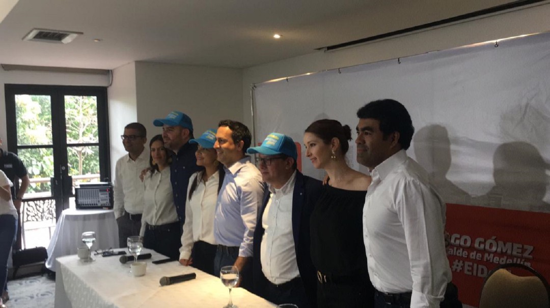Renuncian más secretarios para apoyar a Santiago Gómez