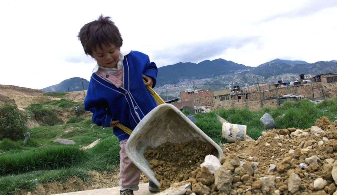 Mendicidad infantil en Colombia: Con monedas de cambio el Distrito busca combatir la mendicidad infantil