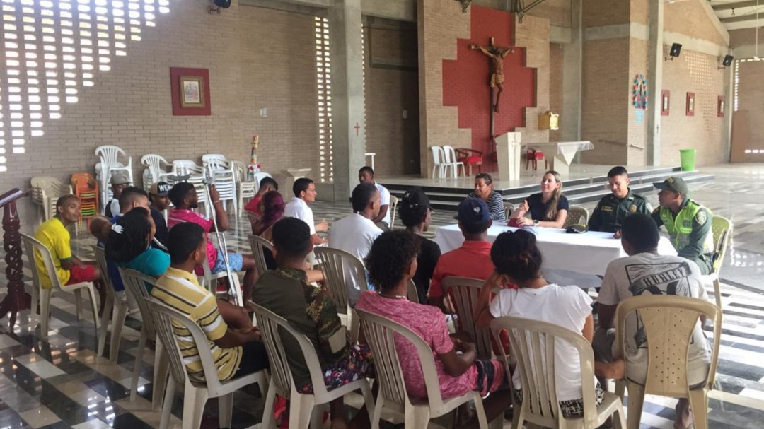 Jóvenes se reúnen para acabar peleas en barrio Nelson Mandela de Cartagena