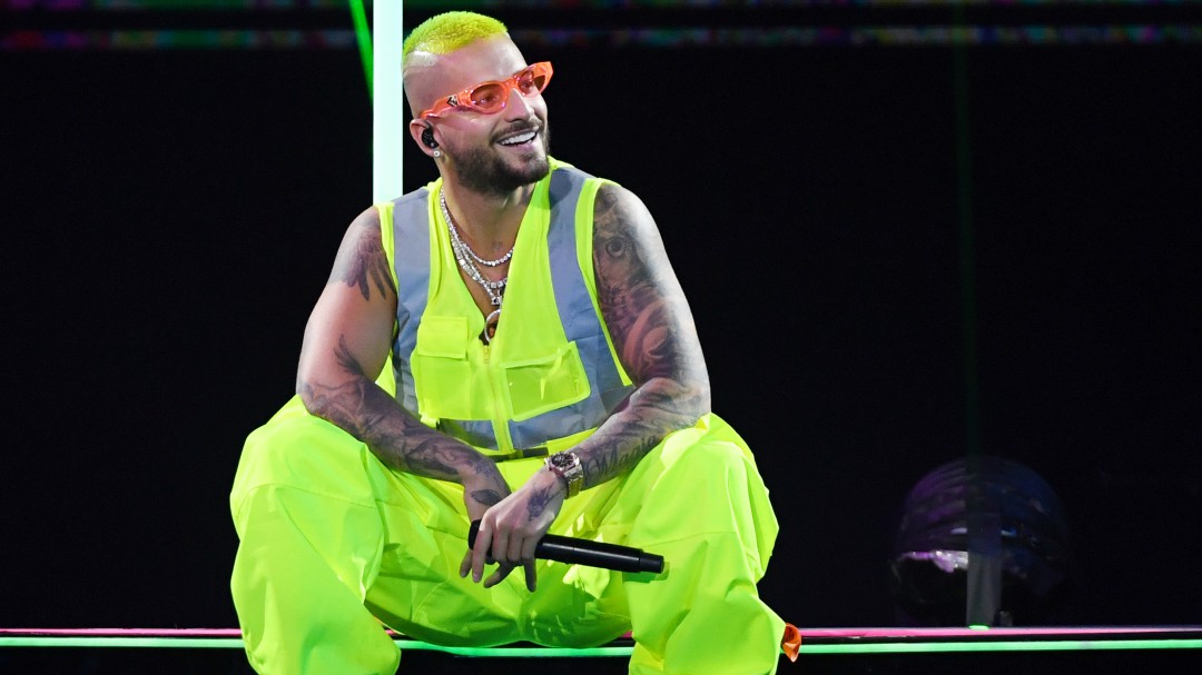 Muy felices Maluma y JLo en el primer día de grabaciones de "Marry me"