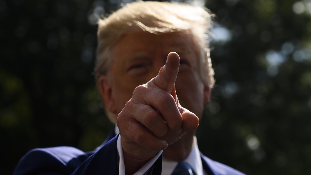 Trump dice que aún no sabe si cooperará con el Congreso en juicio político