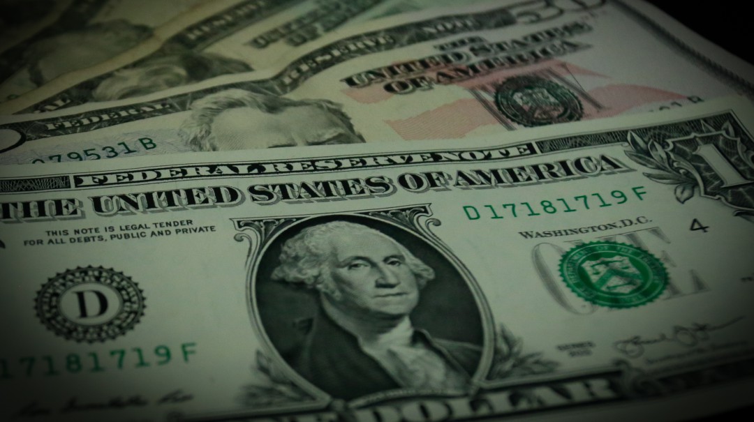 El coronavirus provoca que el dólar en Colombia superara los $3.440