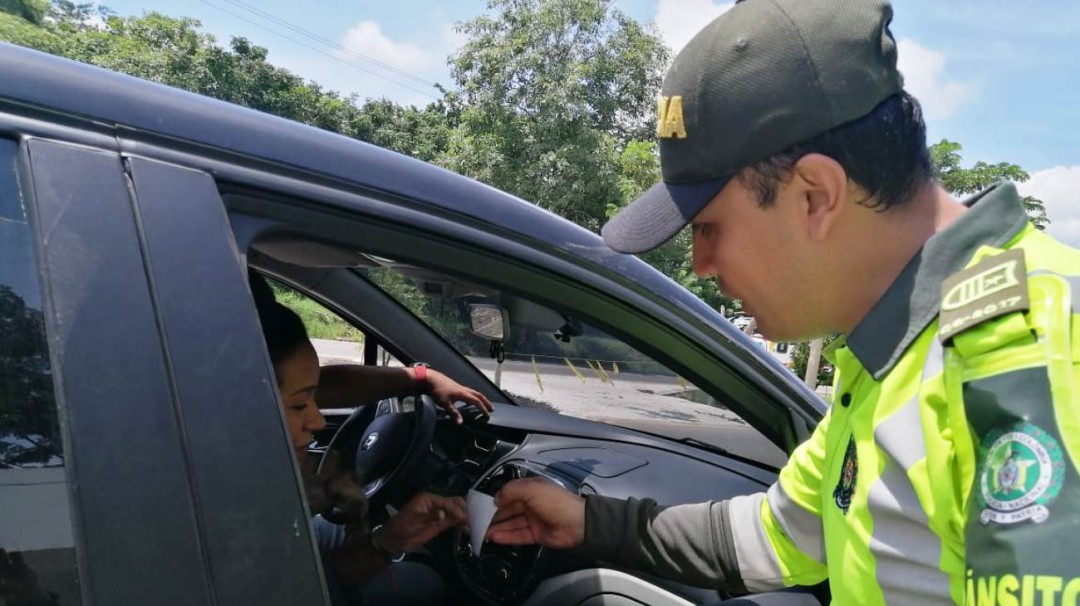 120 policías custodian las carreteras de Bolívar en la semana de receso
