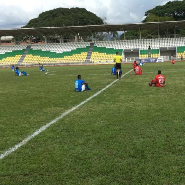 Los futbolistas colombianos van a huelga