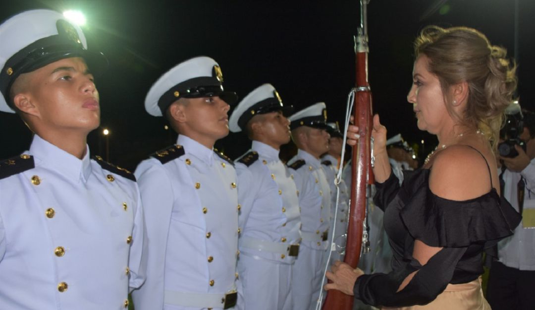 Cadetes de la Armada: Aspirantes de la Armada juraron fidelidad a su bandera en Cartagena