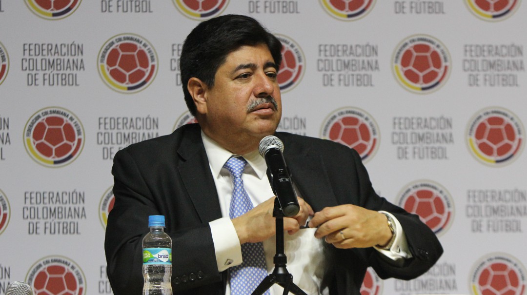 Por sexta vez Luis Bedoya pide prorroga para conocer su pena por FIFAGate