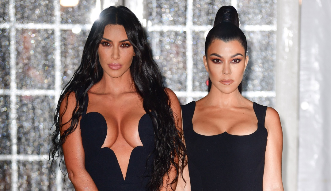 Kim y Khloe Kardashian cirugias: ¡Irreconocibles! Kim y Kourtney Kardashian publican fotos antes de cirugías
