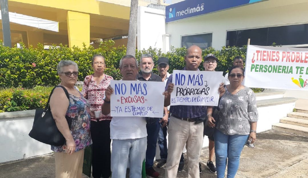 Usuarios de Medimas en Cartagena: Usuarios de Medimás en Cartagena protestan por medicamentos de alto costo